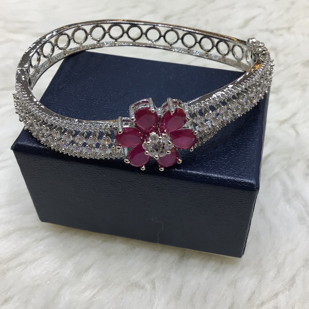 Silver Forming Flower Design Bracelet