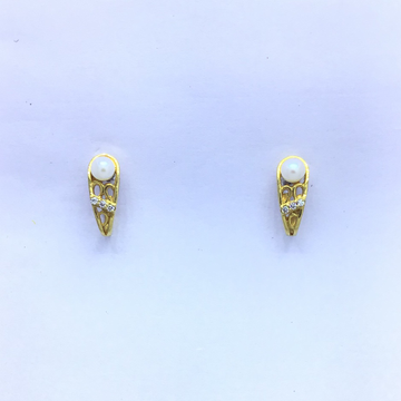 designing fancy gold earrings by 