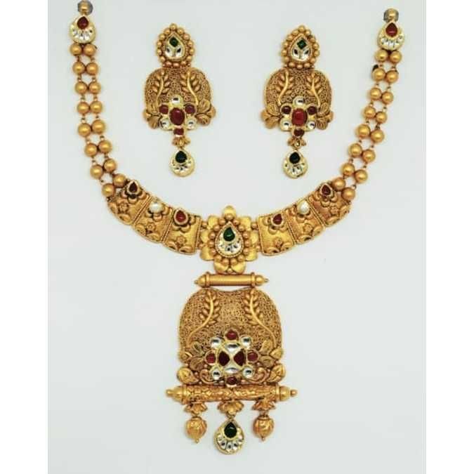 22 kt gold antique set