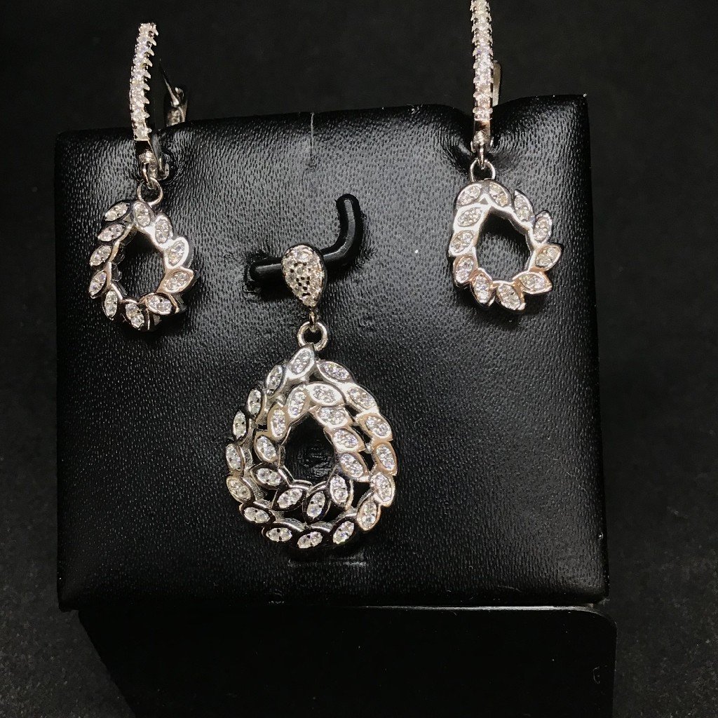 92.5 fancy pendant set